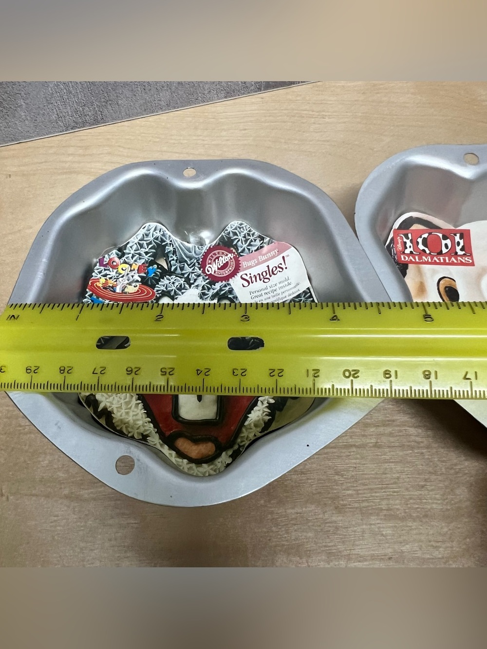 Wilton Singles Cake Pans set of 3-Bugs Bunny Mickey Mouse 101 Dalmatians 90s - Picture 7 of 9